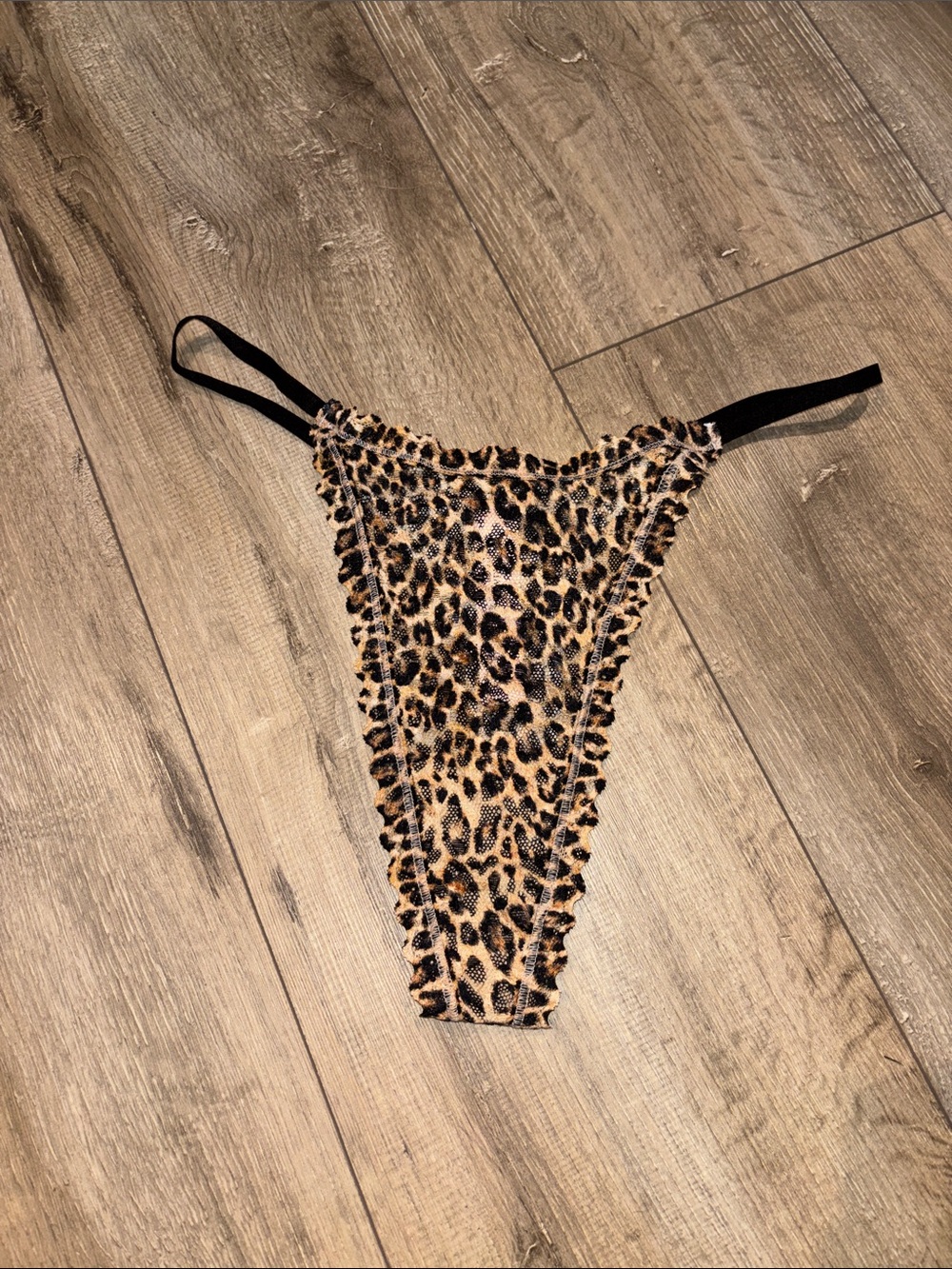 Victoria’s Secret Leopard Print Lace Thong Panty